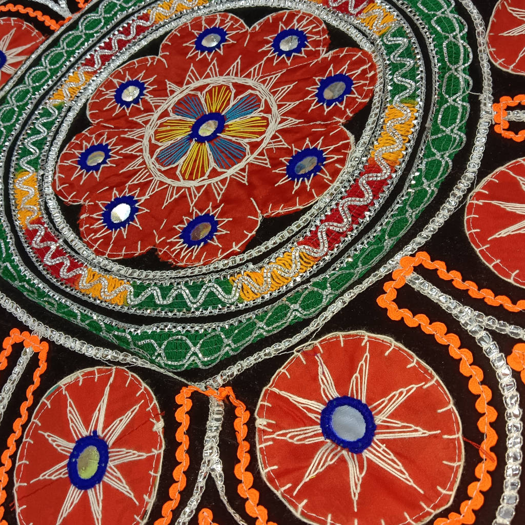 3 × 3 ft Kunchh Flower Design - Machine Made - Black